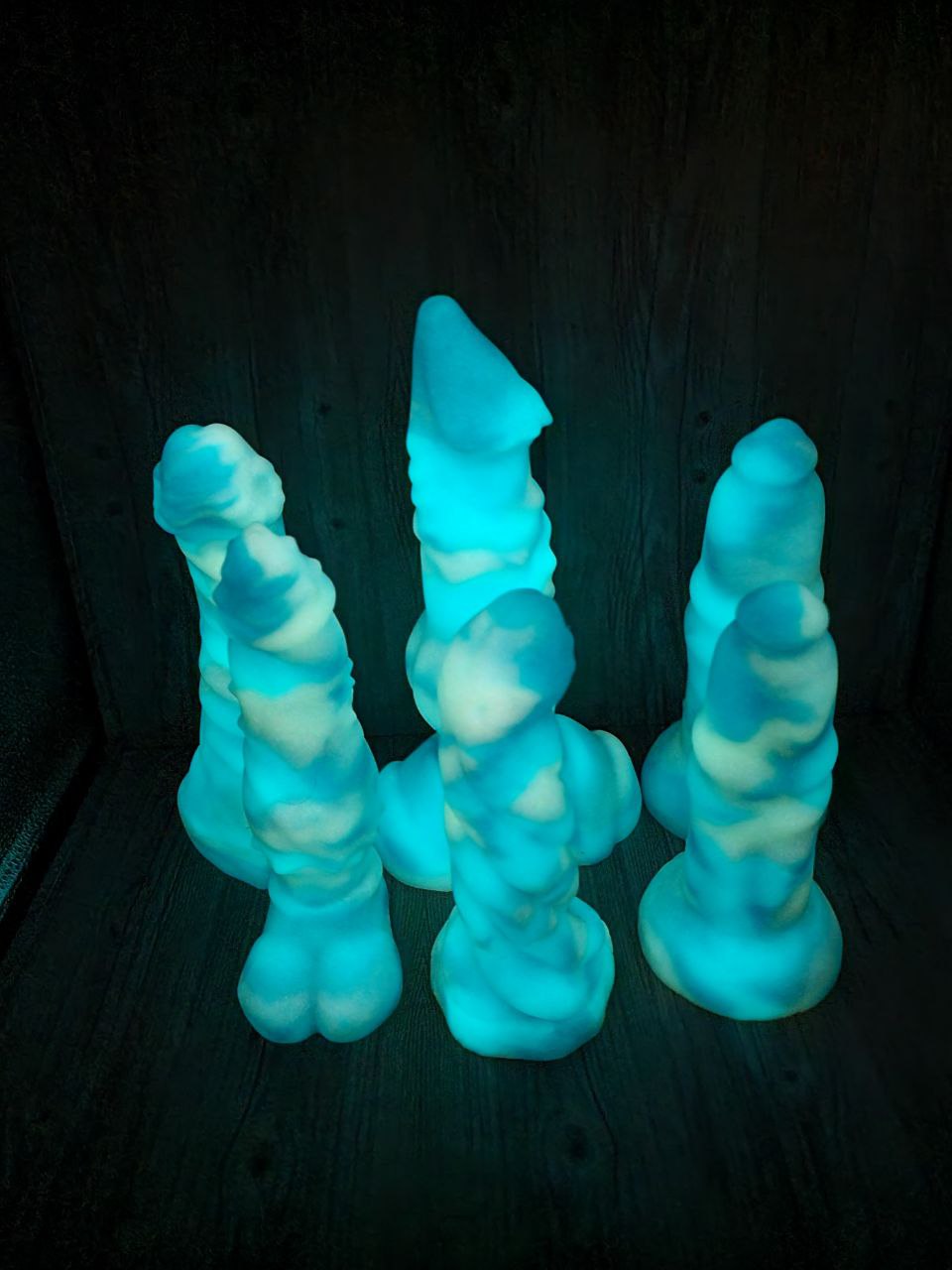 Medium Basilisk 00-50 Medium Gummy Shark GITD
