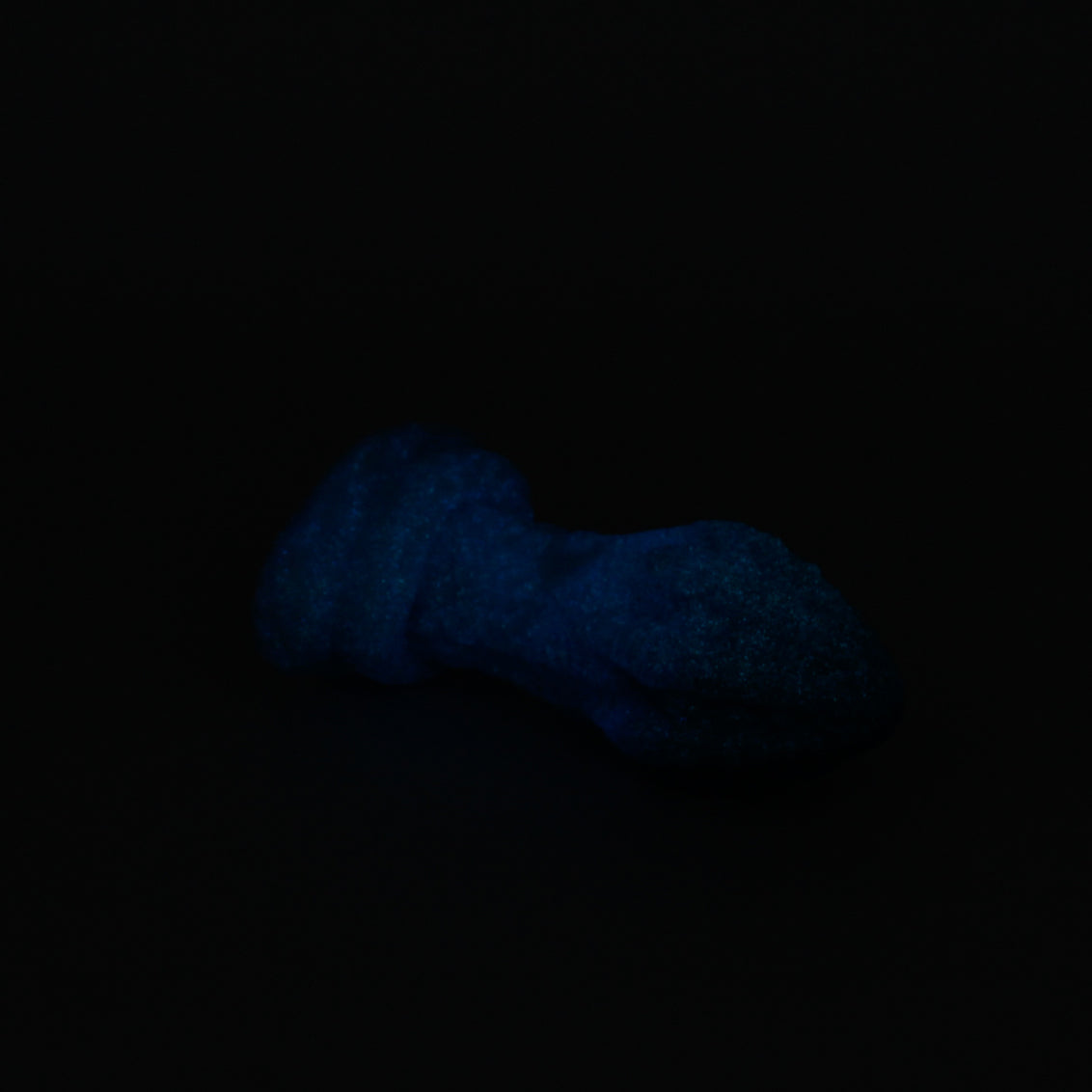 Dark Mantle Plug Small 00-30 Soft Winters Kiss GITD