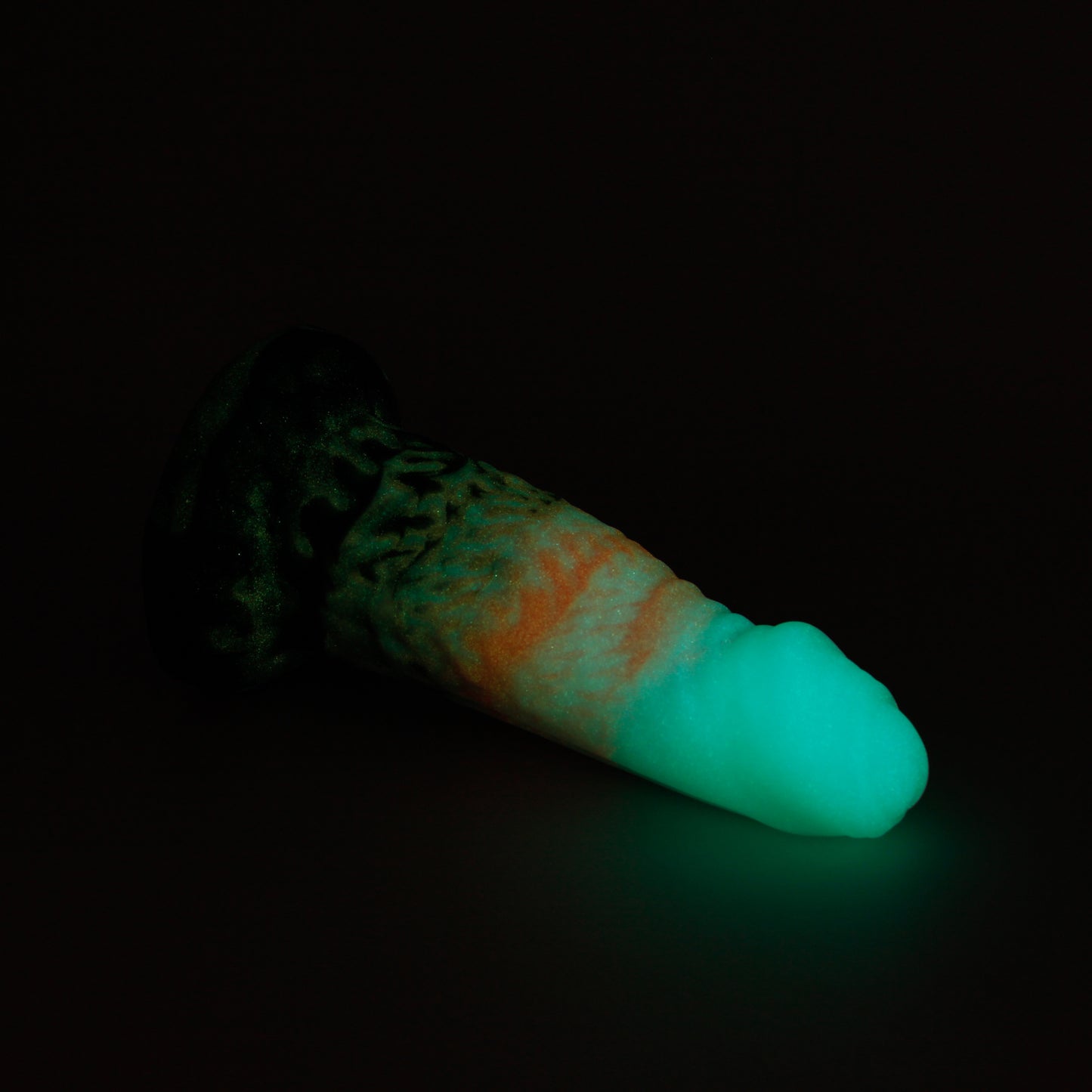 Dwarven Barbarian Medium 00-30 Black Rose GITD Suction Base