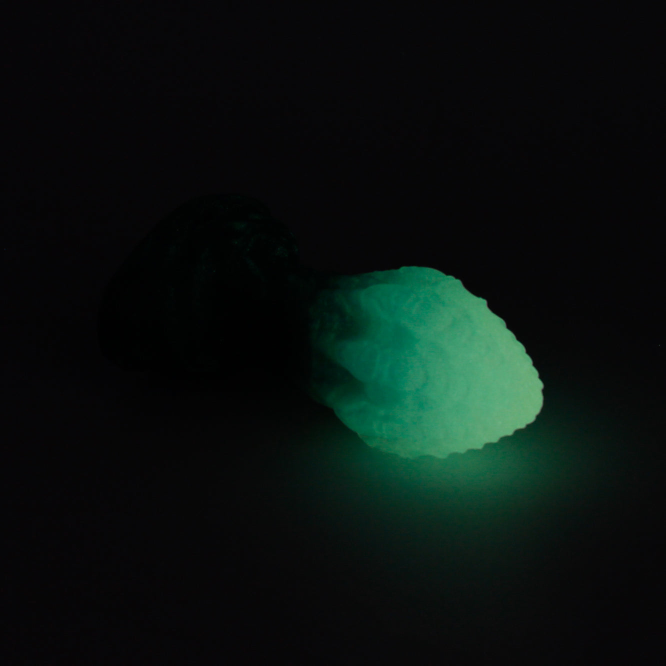Dark Mantle Plug Medium 00-31 Soft Near Clear Holiday Twinkle GITD CS